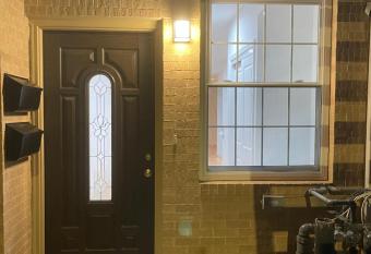 Luxury Apartment 2 Bedrooms and 1 Bathroom allows 18 year olds to book a room