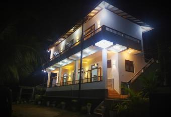 Sunhill Rest Hiriketiya has Balcony rooms