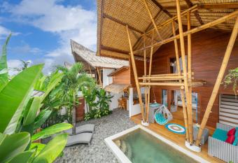 The Secret Jungle Villas Berawa allows 18 year olds to book a room