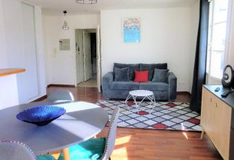 Apartment balcon & parking has Balcony rooms