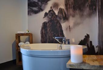 L'Auberge Du Lac St-Pierre has Balcony rooms