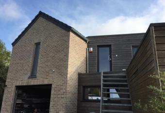 Le temps d   une balade. allows 18 year olds to book a room