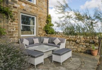 Meagill farmhouse hot tub bbq hut sauna has Balcony rooms