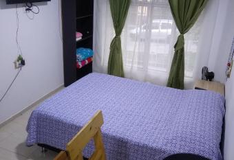 La Casona Armenia No agua caliente allows 18 year olds to book a room