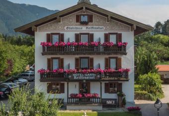 Hotel garni Reiffenstuel has Balcony rooms
