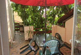 Apartament Lili has rooms with a private hot tub