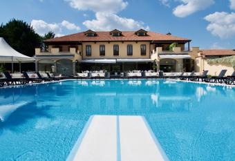 Hotel dei Giardini allows 18 year olds to book a room