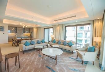 Luxurious 5 Bedroom Apartment - Full Ocean view has Balcony rooms