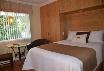 Motel Derfal has rooms with a private hot tub