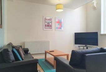 Central Apartments - Spacious 2 Beds has Balcony rooms