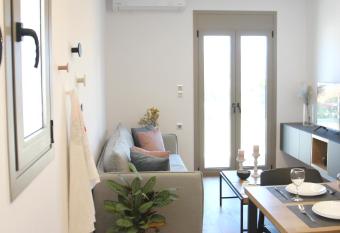 New Cozy Chic Apt-Ryfete Luxury Living allows 18 year olds to book a room