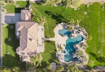 Lagoon de Halum has rooms with a private hot tub