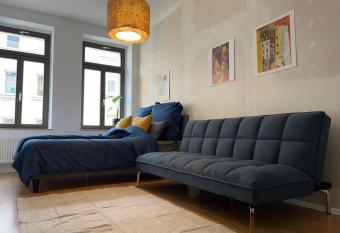 Stilvoller Altbau mit Balkon - 10 min to center has Balcony rooms