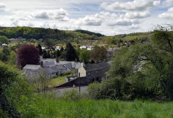Acer Cottage has Balcony rooms