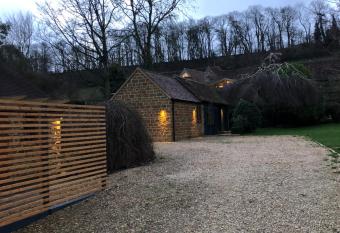 Wisteria Cottage - Hillside Holiday Cottages, Cotswolds has Balcony rooms