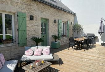 Bella Vita Maison de charme au design soign   has Balcony rooms