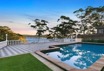 Beautiful Resort Style Living in Lascala 126 has rooms with a private hot tub