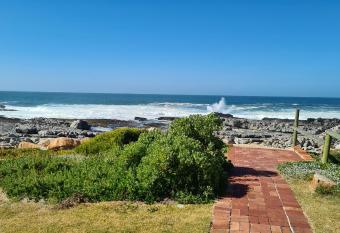 Hermanus Beach Club, Unit 67 has Balcony rooms