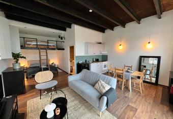 Authentieke studio in hartje Joure allows 18 year olds to book a room