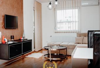 Apartman Royal 3 has rooms with a private hot tub