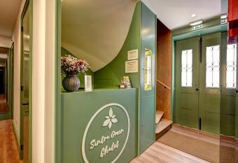 Sintra Green Chalet Bed & Breakfast allows 18 year olds to book a room