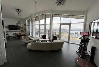 LE SAPHIR allows 18 year olds to book a room