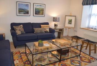 Makerston House Apartment Beauly allows 18 year olds to book a room