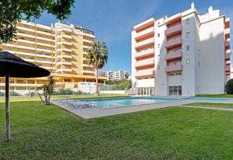 Praia da Rocha Central With Pool by Homing allows 18 year olds to book a room