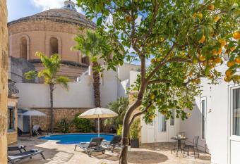 Mosta Dome B&B has Balcony rooms