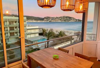 Studio Roses Beach has Balcony rooms