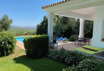 Charming 2 bedroom villa on Fairplay Golf course has Balcony rooms