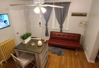Cozy 1 bedroom, 1 min from Irving Park Blue line, free parking has Balcony rooms