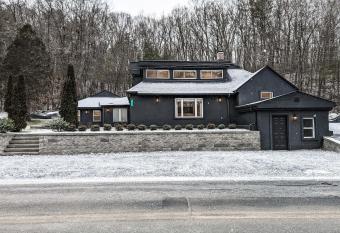 Hideaway Lodge - Glen Lake, Lake George allows 18 year olds to book a room