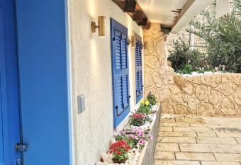 Stylish apartment with private parking by the marina allows 18 year olds to book a room