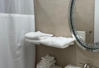 Luxury apartments NY 4 Bedrooms 3 Bathroom Free Parking has Balcony rooms