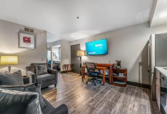 Studio Full Kitchen Tempe Studio w pool, jacuzzi, gym perfect location No Pets allowed please has rooms with a private hot tub