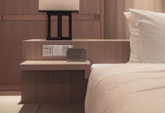 Warm Hotel Hangzhou has Balcony rooms