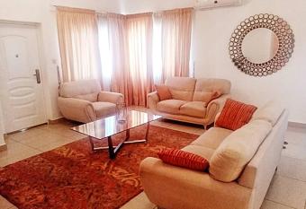 Ensuite Room, 3min drive from US Embassy, Pool plus Gym allows 18 year olds to book a room