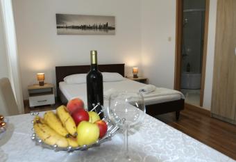 Apartments Muhar has Balcony rooms