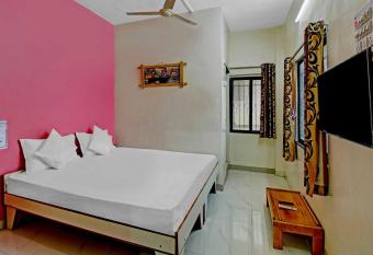 SPOT ON Nisarg Lodge allows 18 year olds to book a room