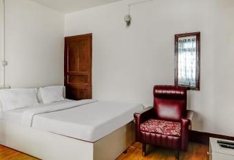 Collection O Hotel Valley View allows 18 year olds to book a room