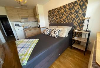 Apartman Lux 79 has Balcony rooms