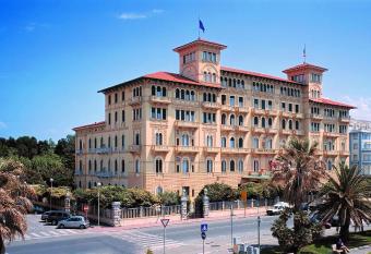 Grand Hotel Royal allows 18 year olds to book a room