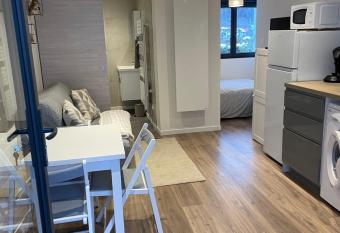 laurette allows 18 year olds to book a room