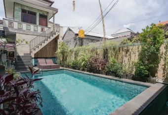 Taxa Uma Guest House has Balcony rooms