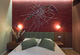 Papiu 9 allows 18 year olds to book a room