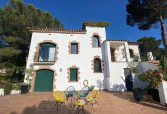 Casa estrella allows 18 year olds to book a room