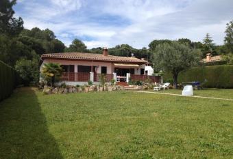 Casa lobelia allows 18 year olds to book a room