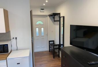 Alfa Apartman allows 18 year olds to book a room