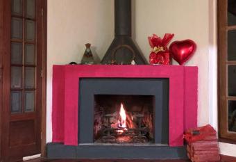 Casa da Fazenda- no bosque com lareira e banheira has Smoking/Balcony rooms